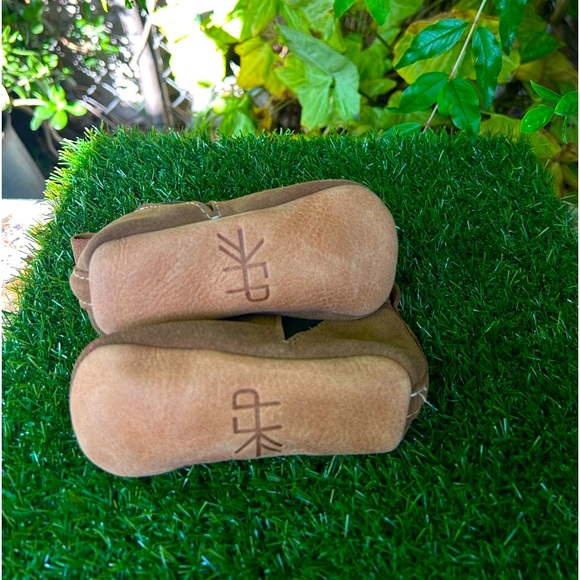 - NEW | Freshly Picked Baby/Toddler Suede
Chelsea Boots size 4 - Picture 10 of 11